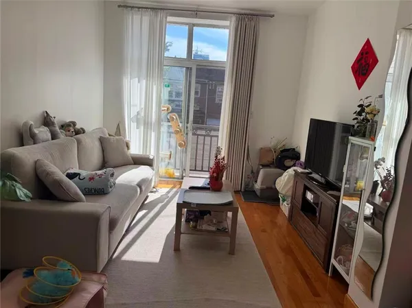 $718,000 | 2265 West 7th Street, Unit 2A | Gravesend