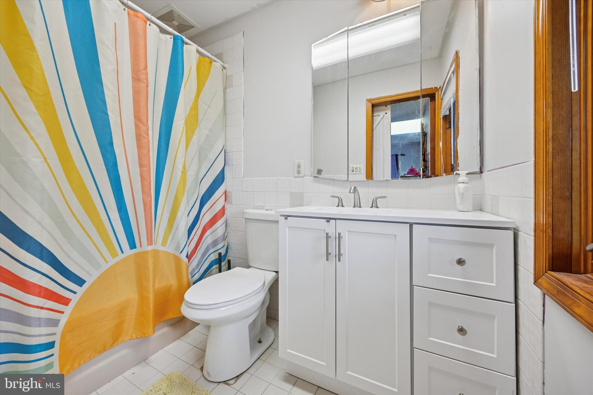 39 Smoketree Road Levittown, PA 19056 - Photo 13 of 24 Main level - full bathroom 2