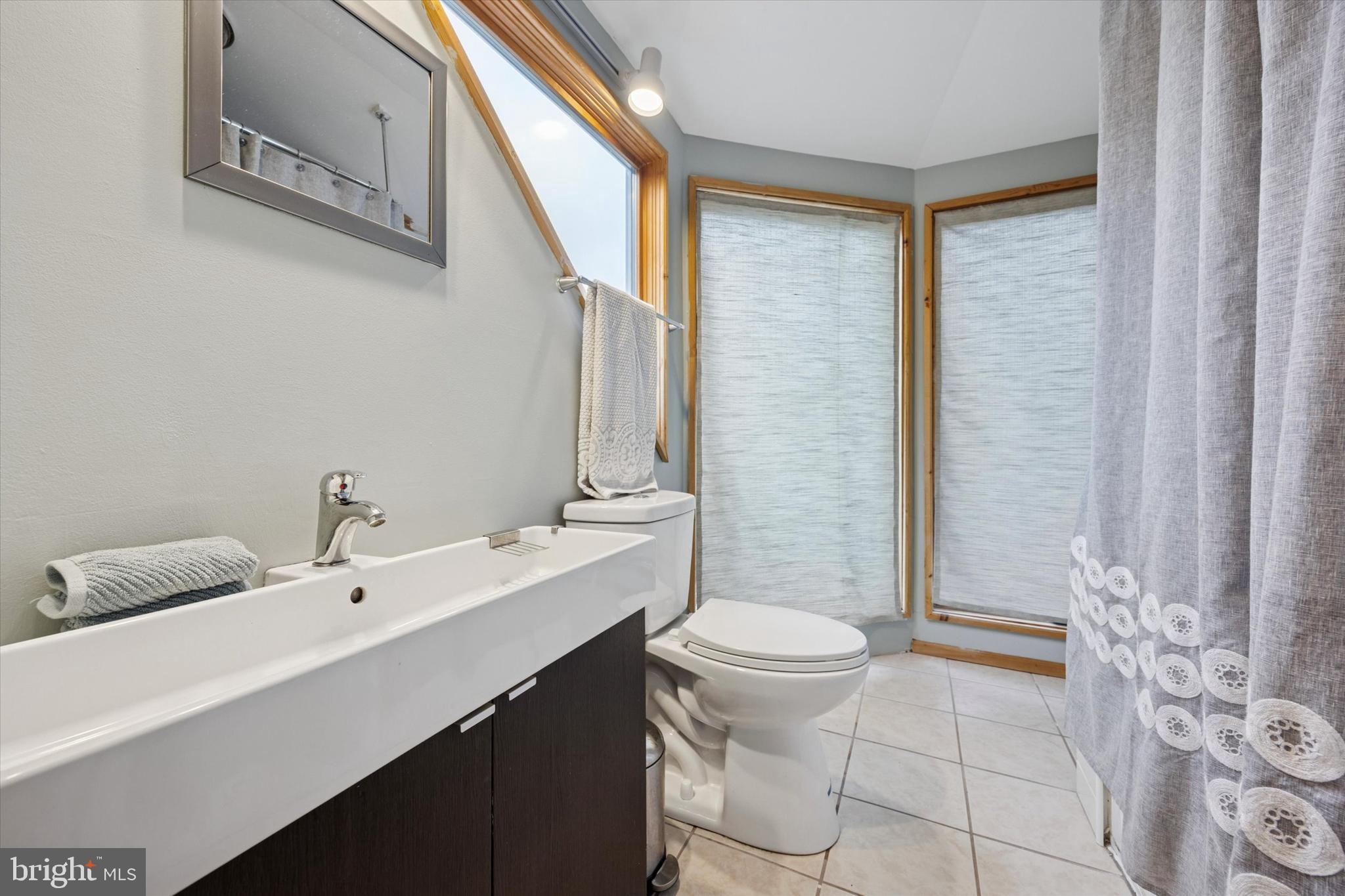 39 Smoketree Road Levittown, PA 19056 - Photo 17 of 24 Primary full bathroom