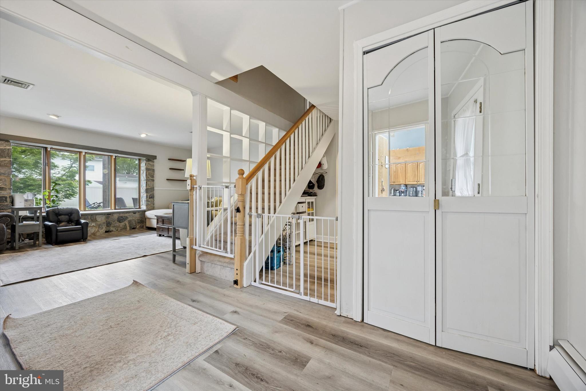 39 Smoketree Road Levittown, PA 19056 - Photo 3 of 24 Foyer Entry
