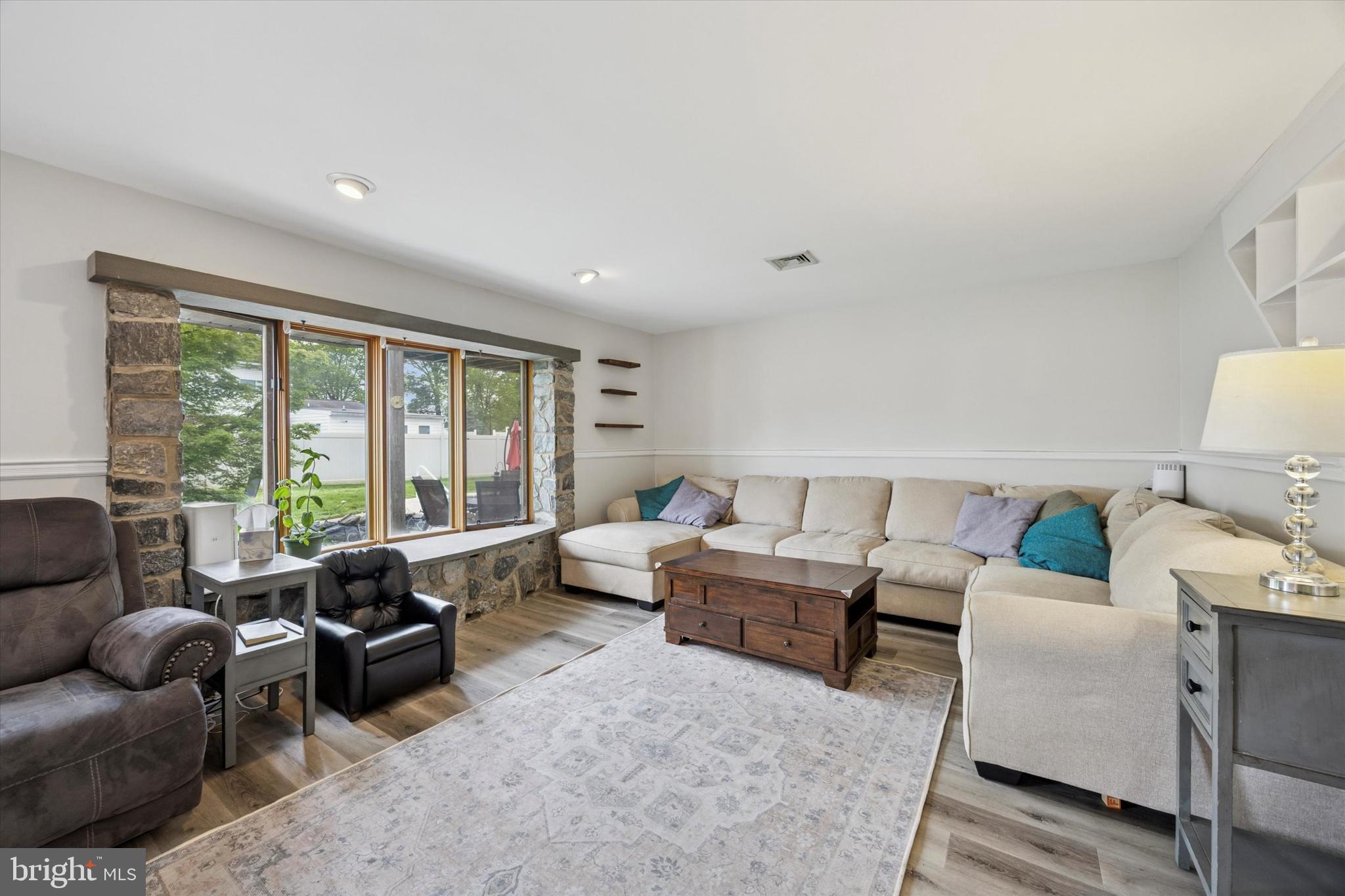 39 Smoketree Road Levittown, PA 19056 - Photo 5 of 24 Living Room