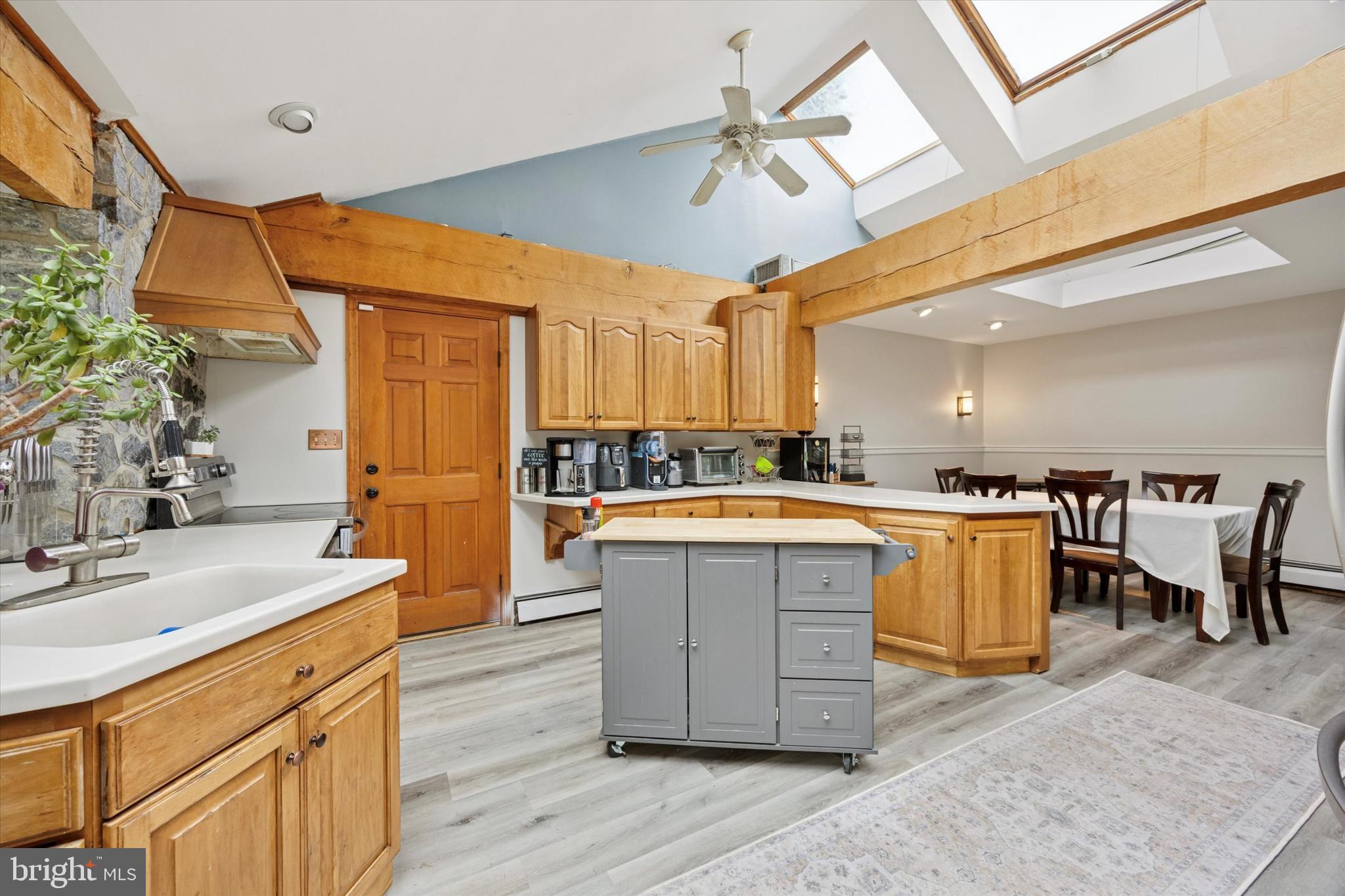 39 Smoketree Road Levittown, PA 19056 - Photo 7 of 24 Kitchen