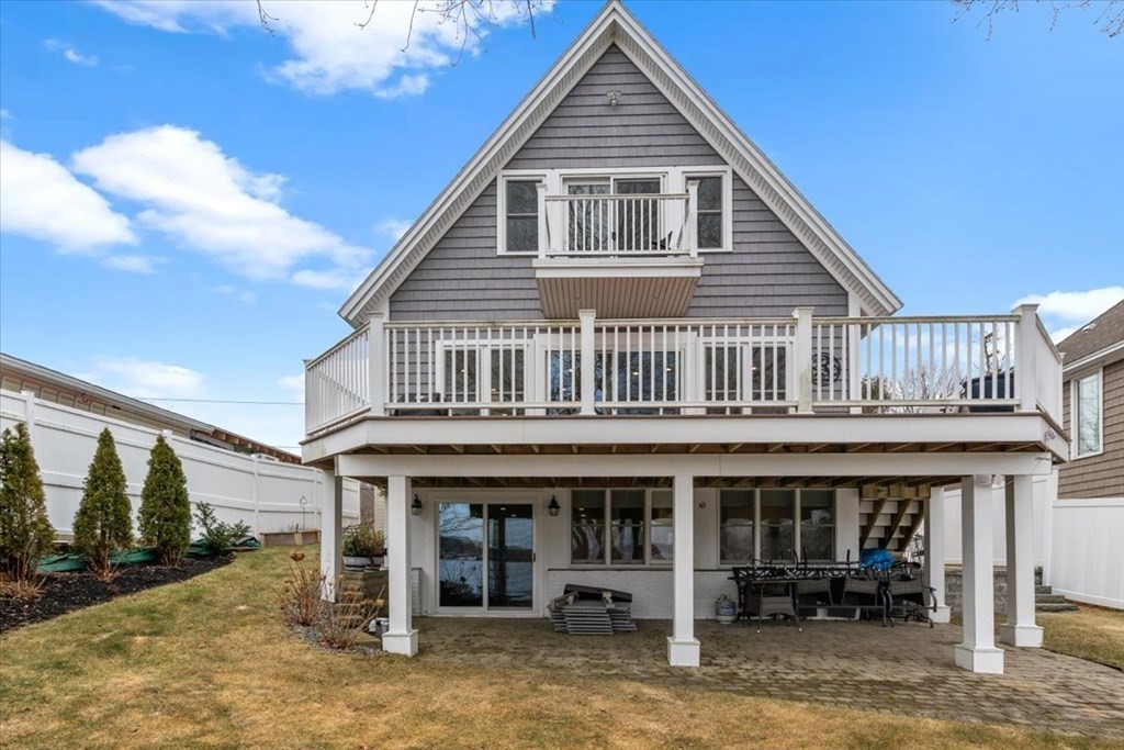 20 Bates Point Road Webster, MA 01570 - Photo 27 of 32 a front view of a house