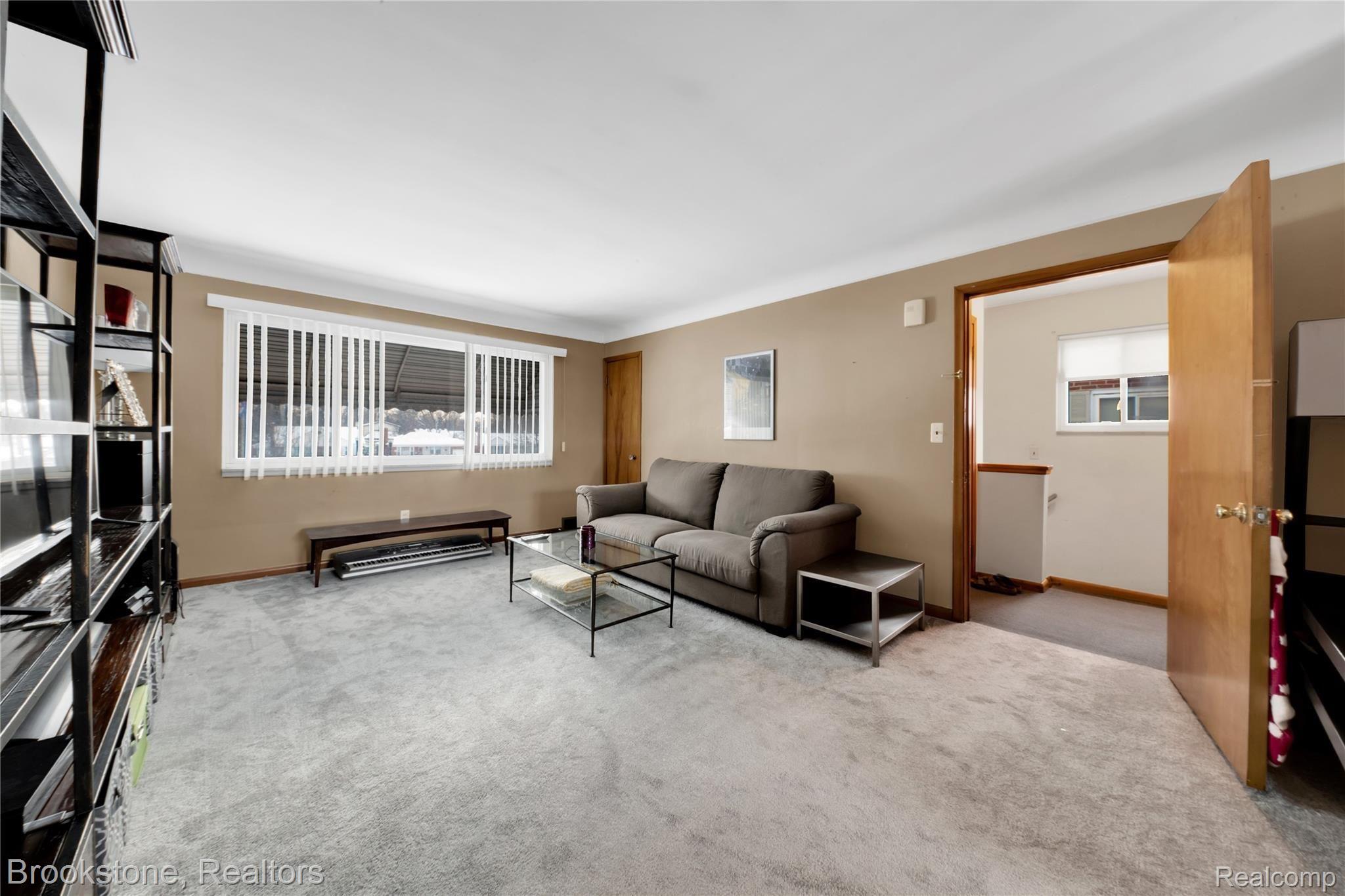 2190 Vernier Road Grosse Pointe, MI 48236 - Photo 26 of 43 2190 Vernier - HD Drone Photography-29.jpg