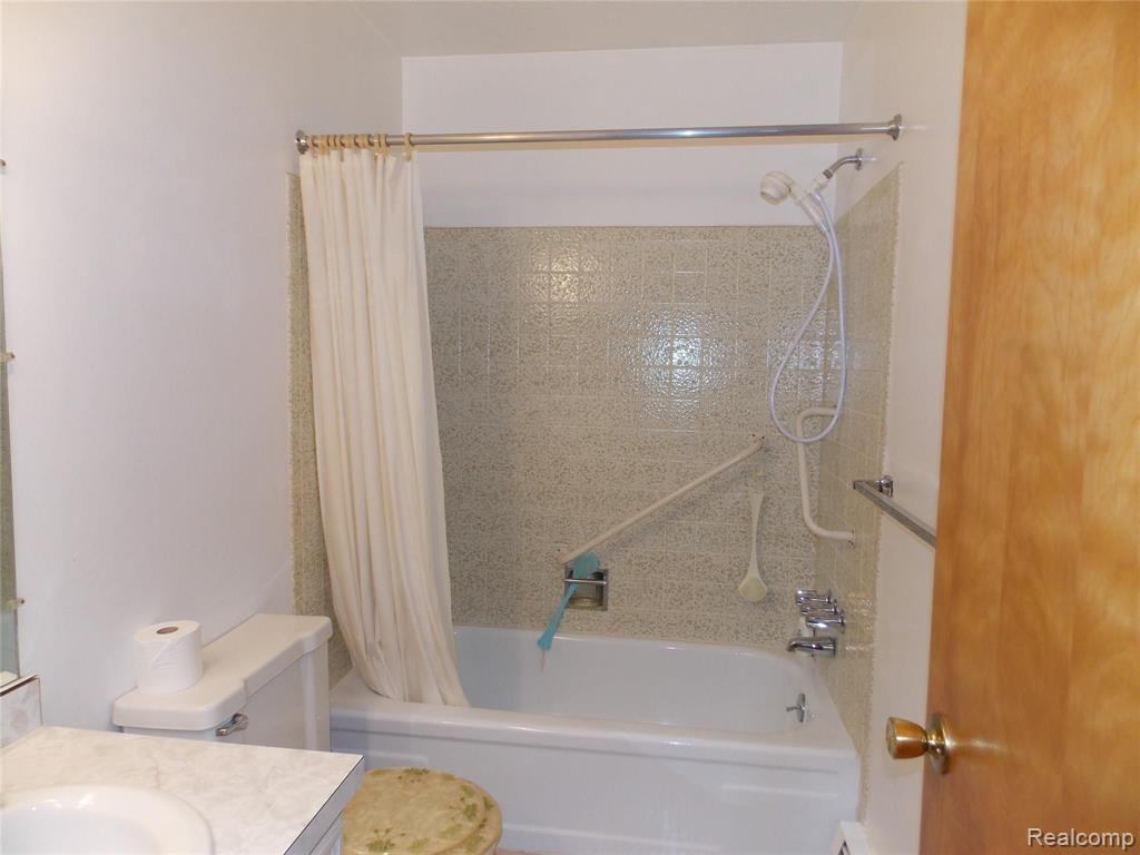 350 Shadywood Road Rochester Hills, MI 48307 - Photo 19 of 27