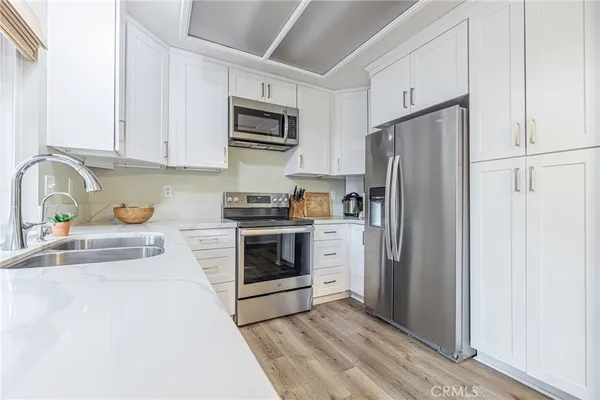 $669,000 | 23540 Lampara Drive, Valencia, CA 91355