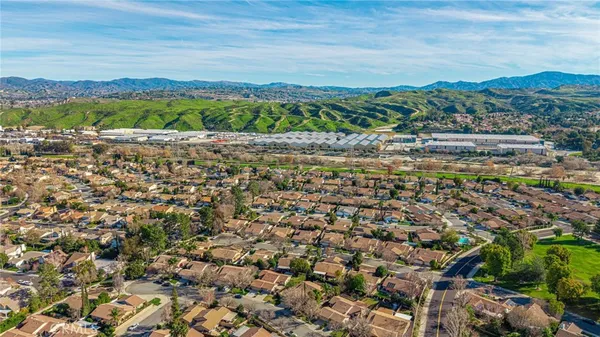 $669,000 | 23540 Lampara Drive, Valencia, CA 91355