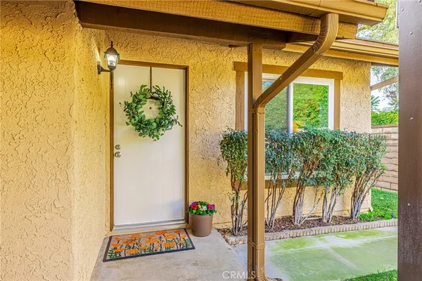 $669,000 | 23540 Lampara Drive, Valencia, CA 91355