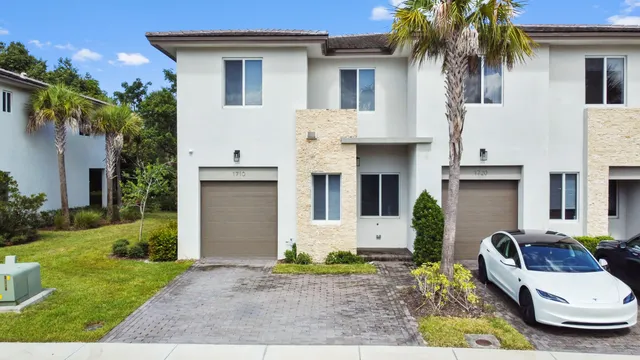 $529,000 | 1710 Pioneer Way, Royal Palm Beach, FL 33411