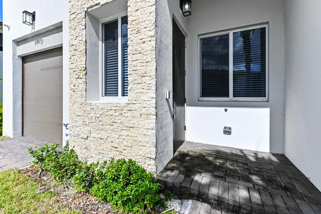 $529,000 | 1710 Pioneer Way, Royal Palm Beach, FL 33411