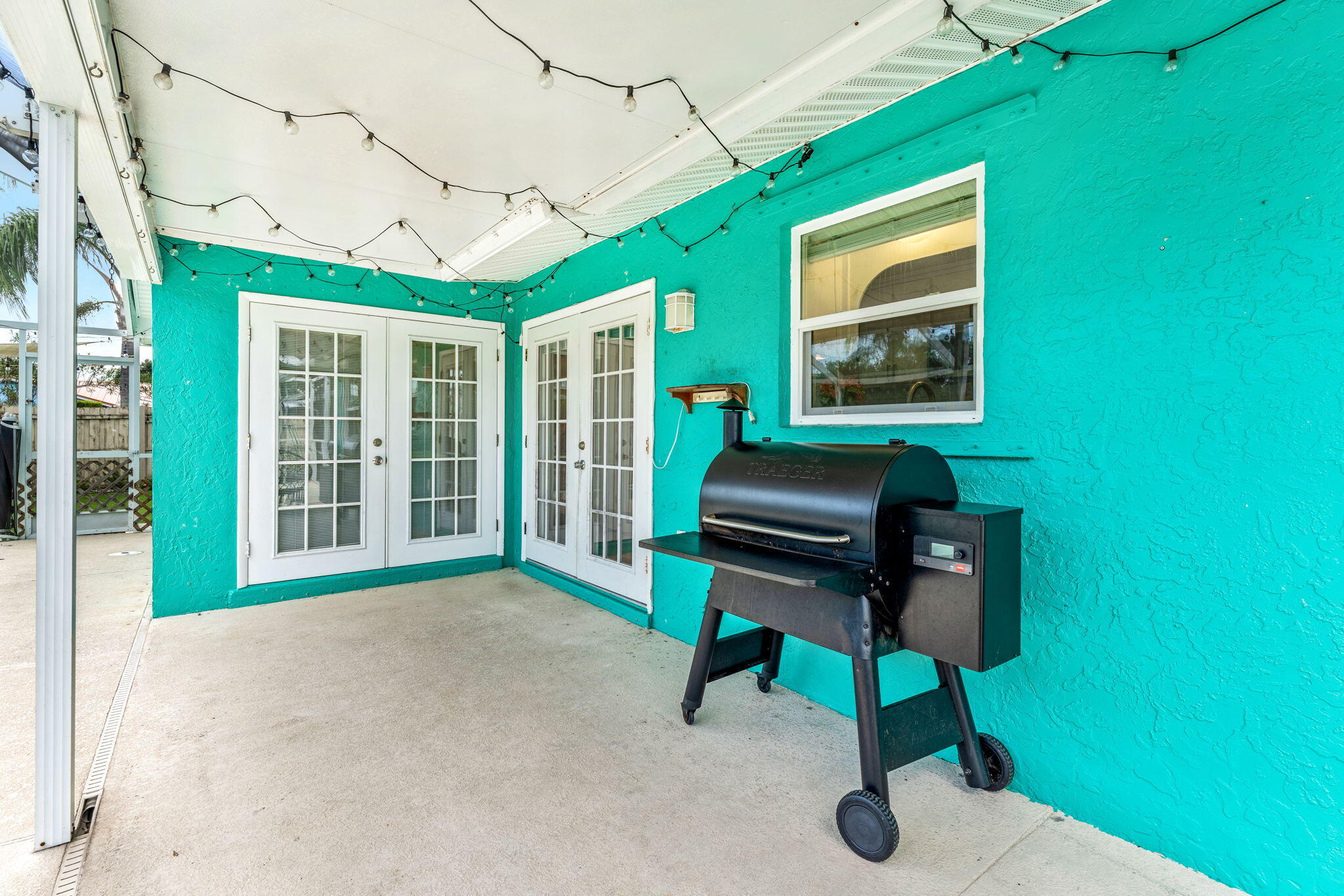 680 Mark Drive Melbourne, FL 32904 - Photo 20 of 36 a balcony with furniture