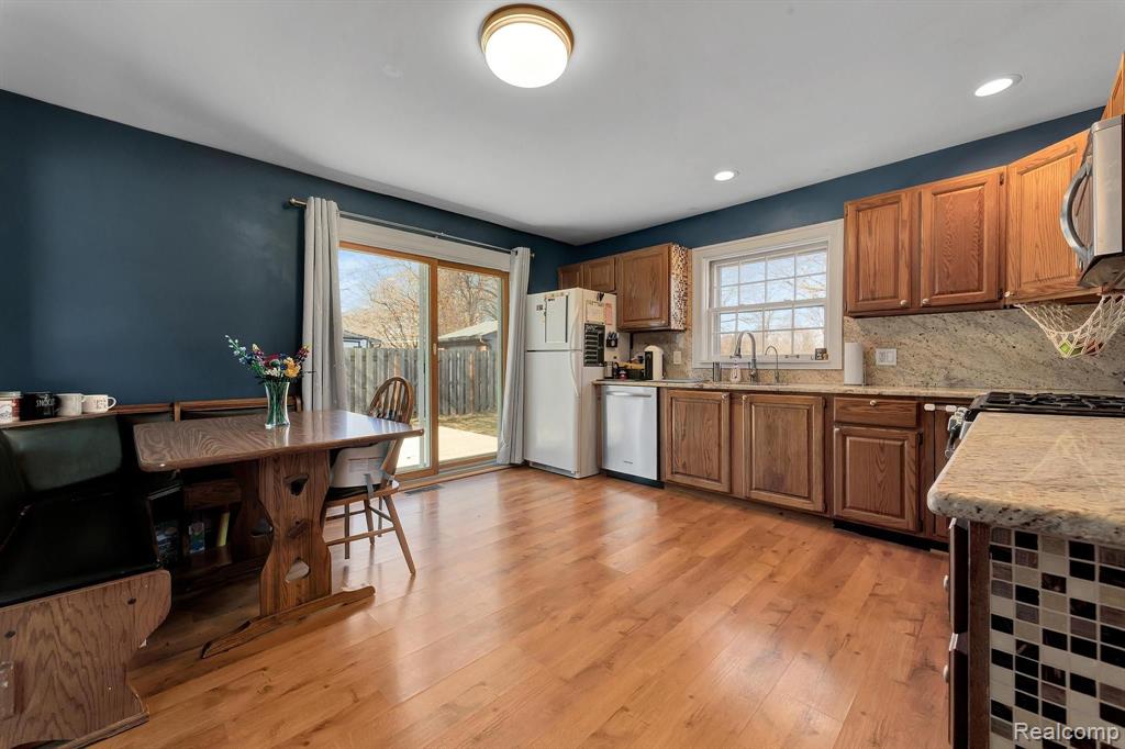 6440 Clarkston Road Clarkston, MI 48346 - Photo 3 of 37 Gallery Image 3
