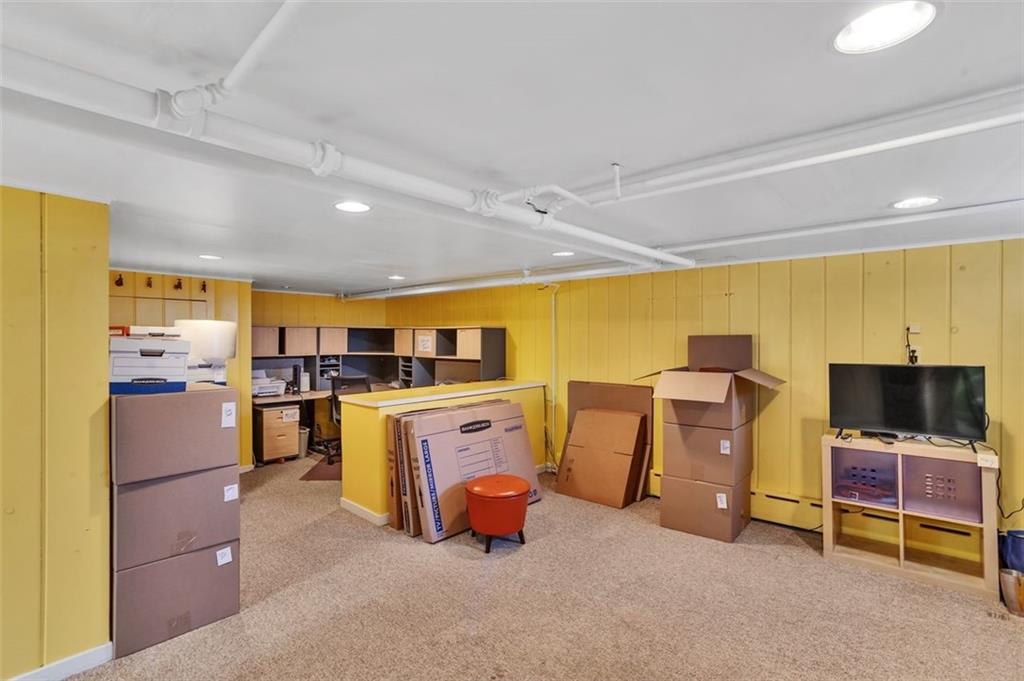 7543 Rosemary Road Pittsburgh, PA 15221 - Photo 27 of 39 Pardon the boxes, we're moving.