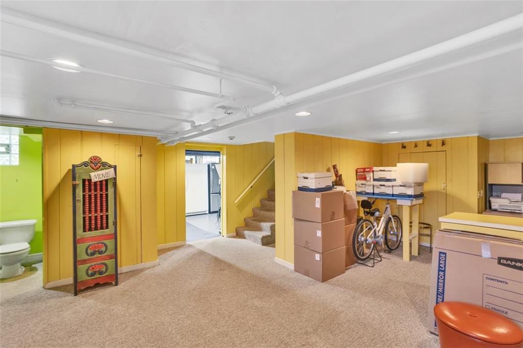 7543 Rosemary Road Pittsburgh, PA 15221 - Photo 28 of 39 Pardon the boxes, we're moving.