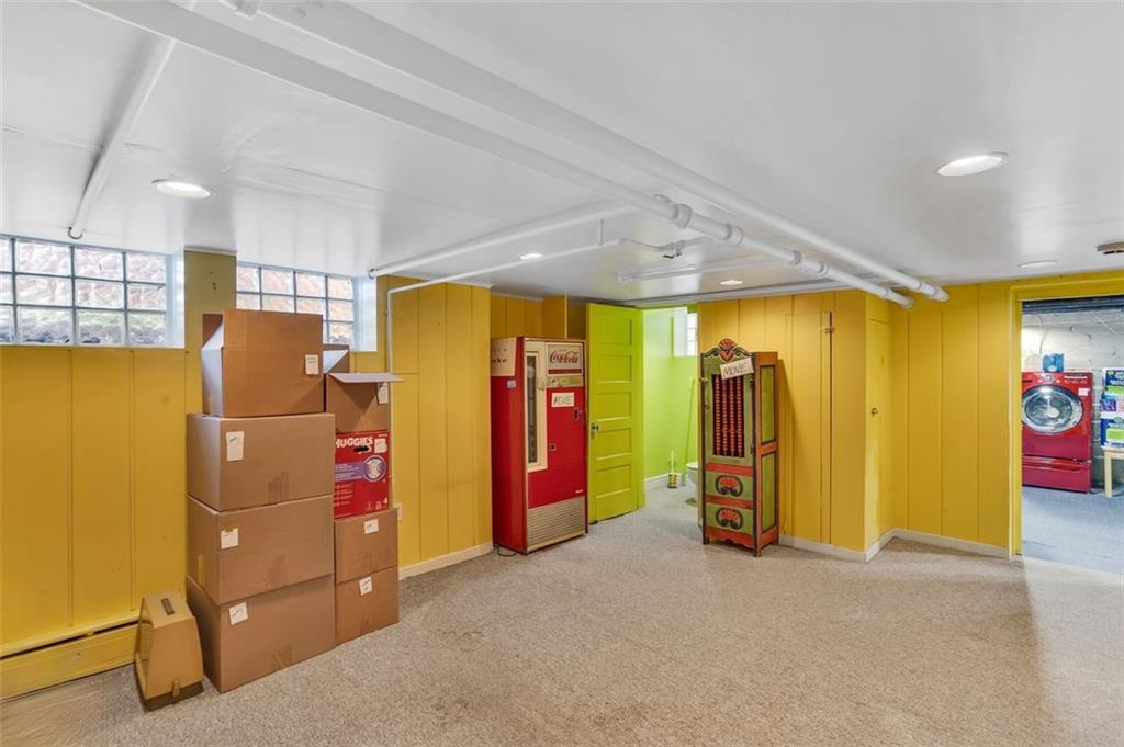 7543 Rosemary Road Pittsburgh, PA 15221 - Photo 29 of 39 Pardon the boxes, we're moving.