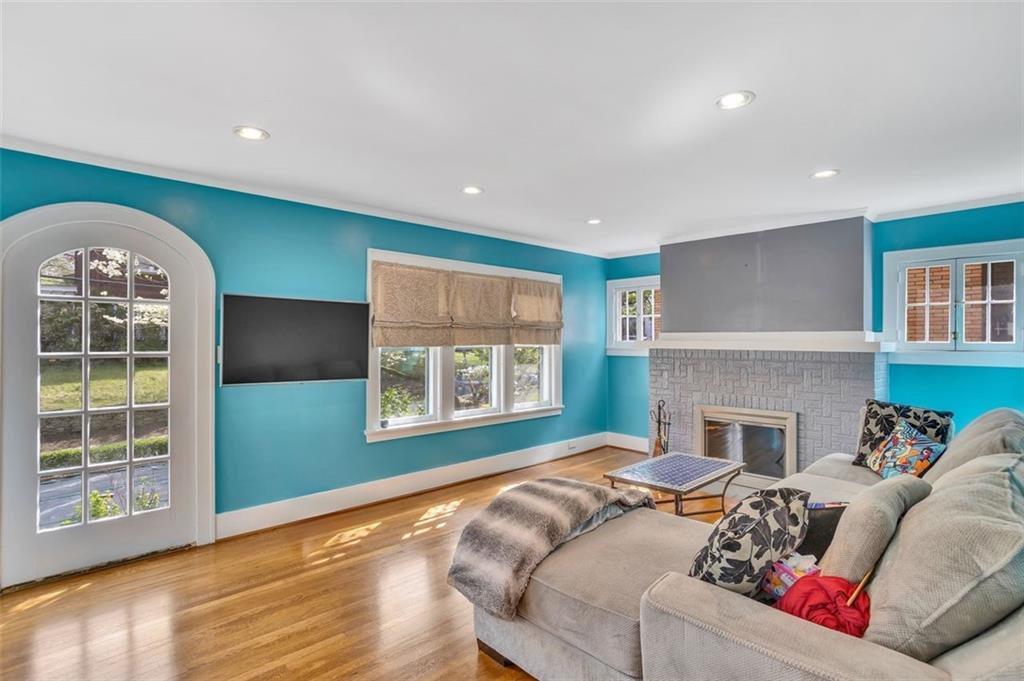 7543 Rosemary Road Pittsburgh, PA 15221 - Photo 5 of 39