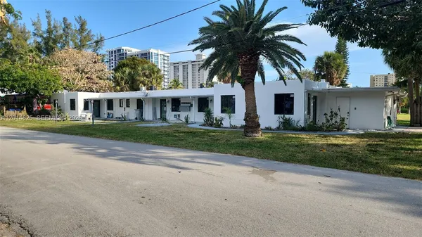 $2,800,000 | 3300 Southeast 6th Street, Pompano Beach, FL 33062