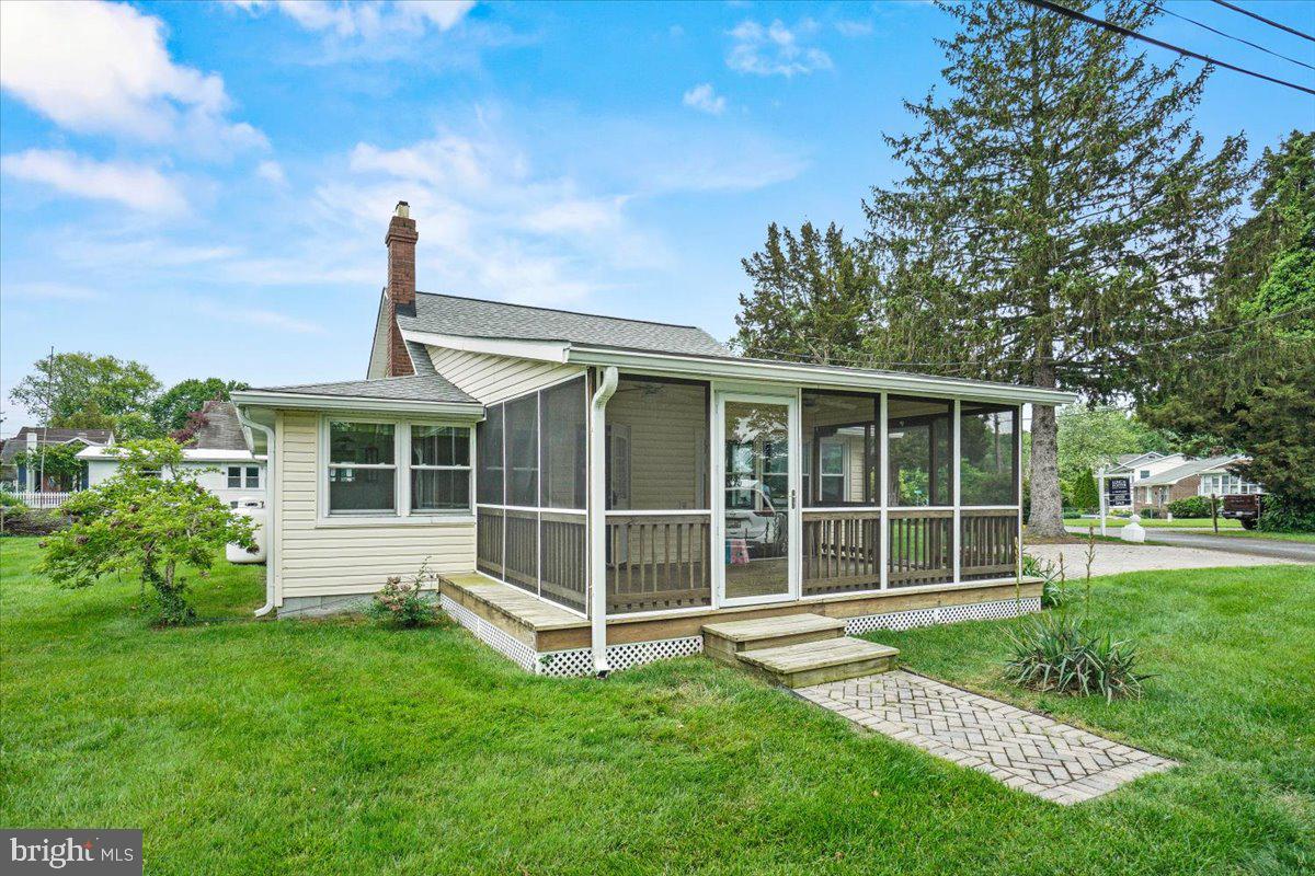 3963 Ramsey Drive Edgewater, MD 21037 - Photo 3 of 4 a house view with a garden space