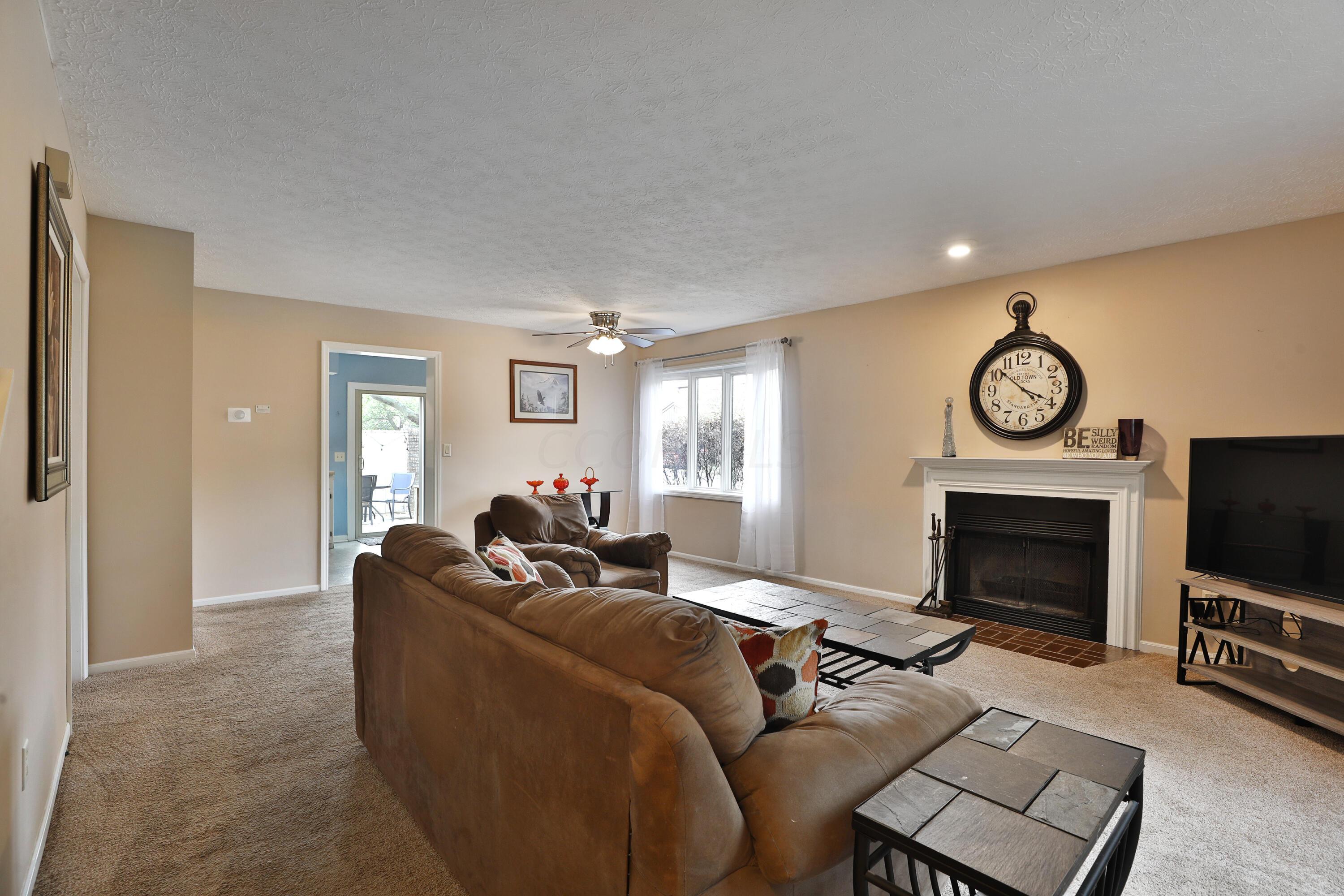 5365 Reed Road Columbus, OH 43235 - Photo 4 of 37 Open Living Room