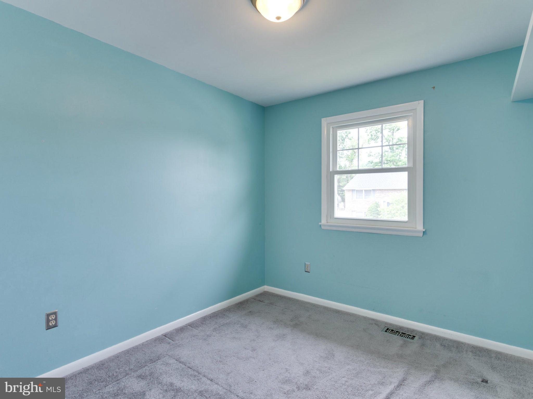 415 Rockway Road Catonsville, MD 21228 - Photo 18 of 30 an empty room with a window