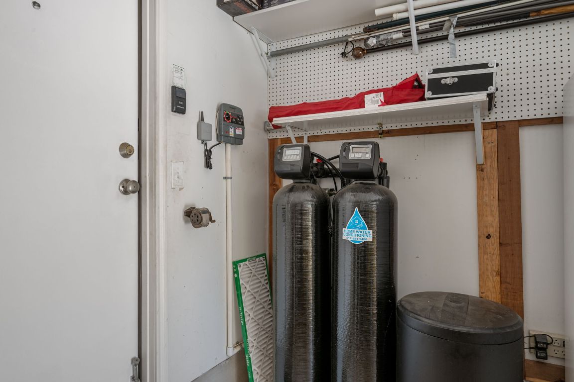 1607 Azalea Drive Cedar Park, TX 78613 - Photo 25 of 40 a view of a walk in closet