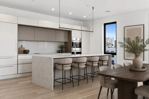 $3,000,000 | 118 B Street, Unit 501, Boston, MA 02127