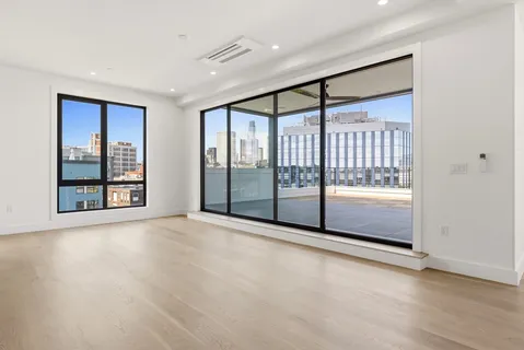 $3,000,000 | 118 B Street, Unit 501, Boston, MA 02127