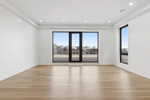 $3,000,000 | 118 B Street, Unit 501, Boston, MA 02127