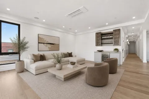 $3,000,000 | 118 B Street, Unit 501, Boston, MA 02127