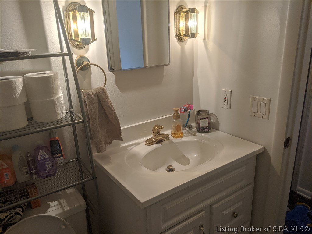 1232 Reeds Lane Jeffersonville, IN 47130 - Photo 15 of 21 Gallery Image 15