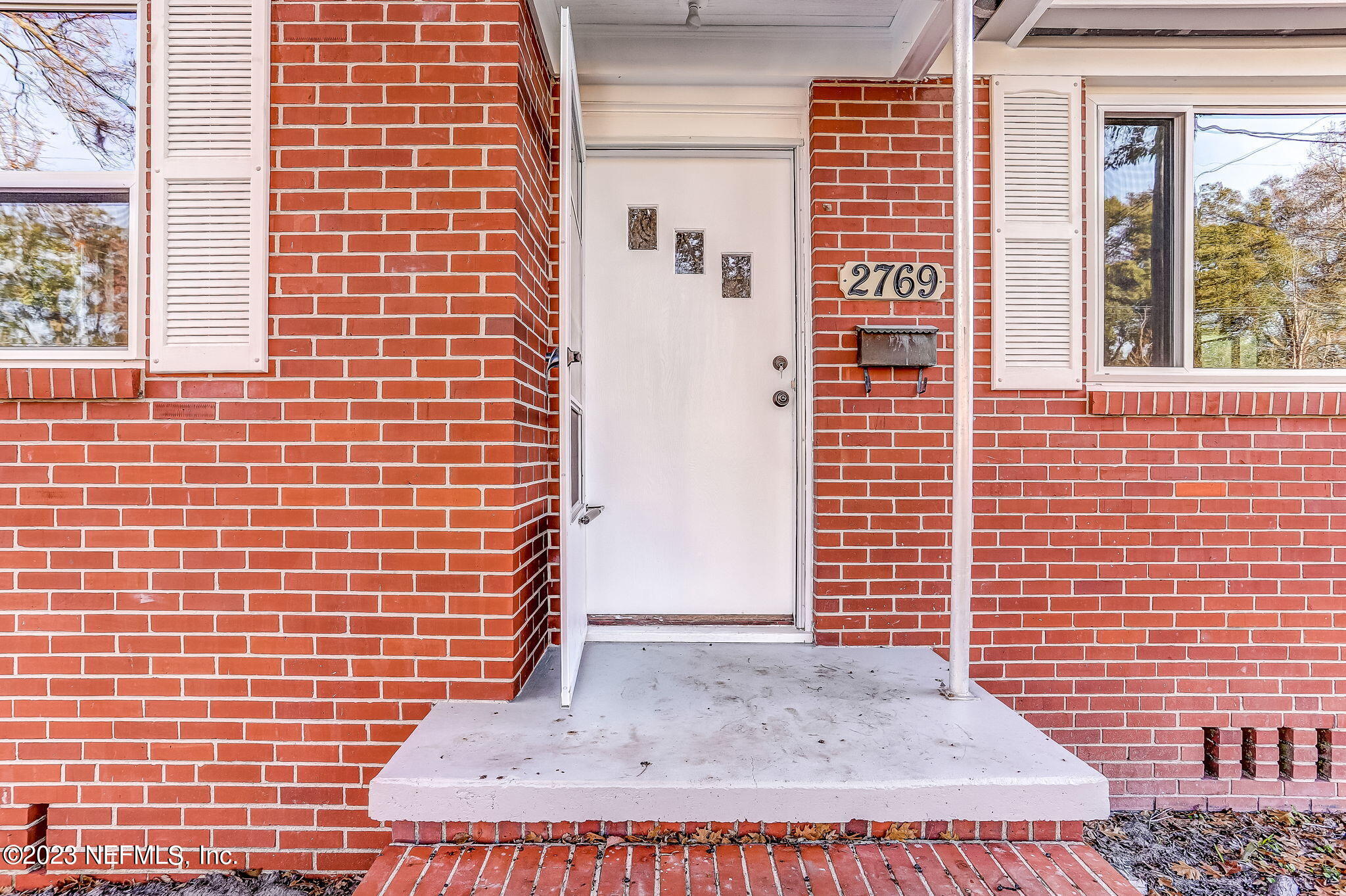 2769 Merwyn Road Jacksonville, FL 32207 - Photo 6 of 38 5-web-or-mls-LR_2769_Merwyn_Rd_AA-5