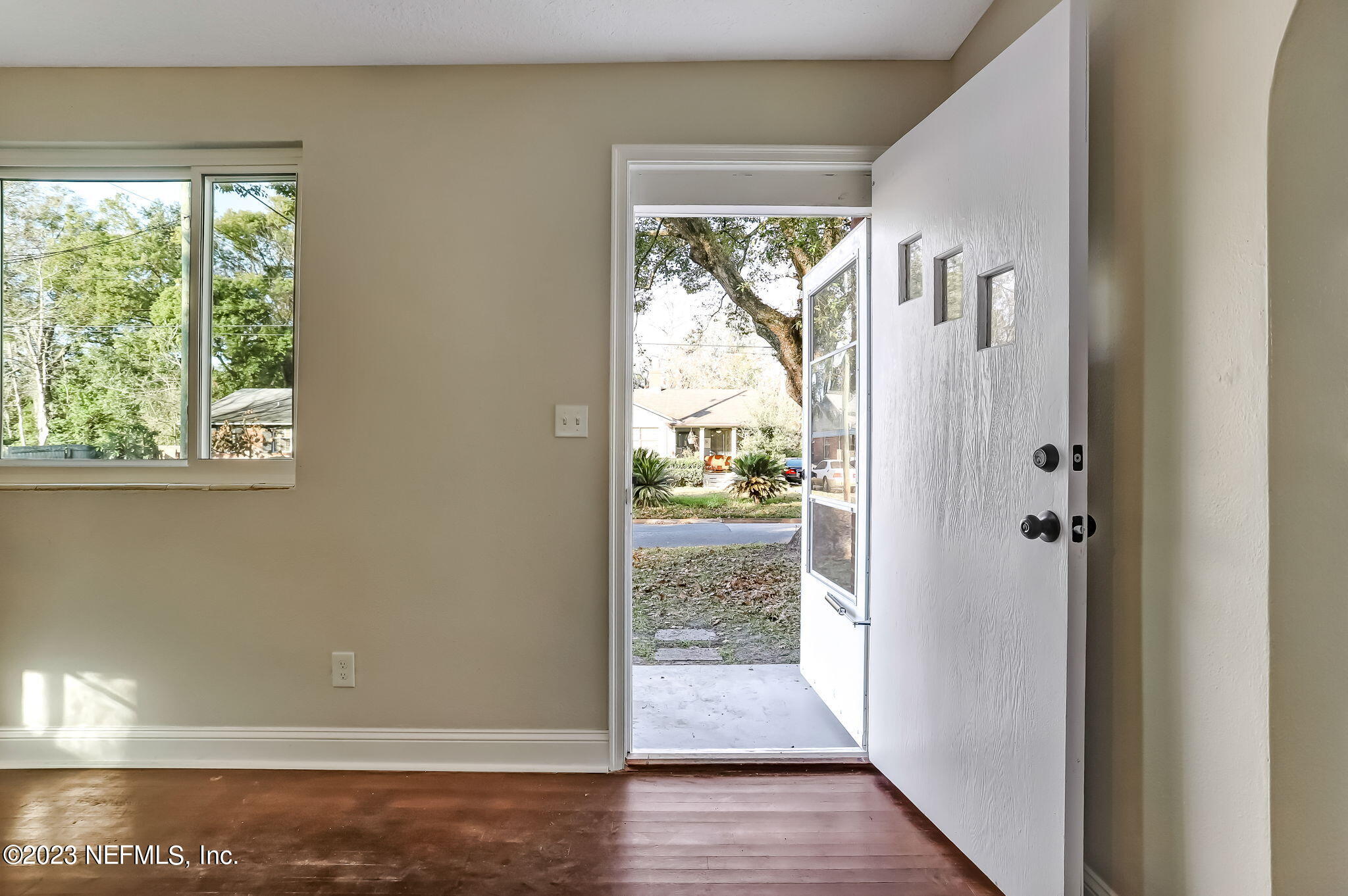 2769 Merwyn Road Jacksonville, FL 32207 - Photo 8 of 38 7-web-or-mls-LR_2769_Merwyn_Rd_AA-7