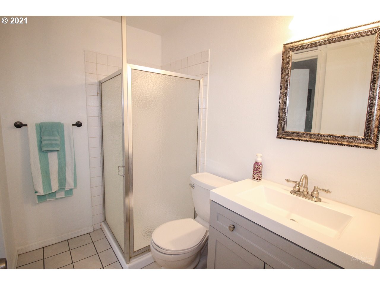 5131 Southwest Freeman Court Portland, OR 97219 - Photo 14 of 32 Gallery Image 14