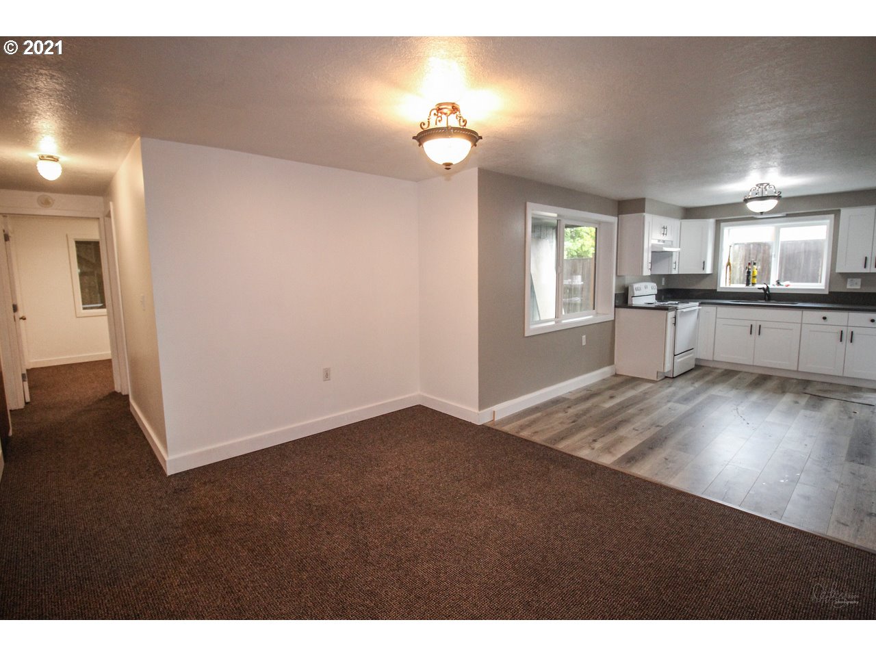 5131 Southwest Freeman Court Portland, OR 97219 - Photo 17 of 32 Gallery Image 17