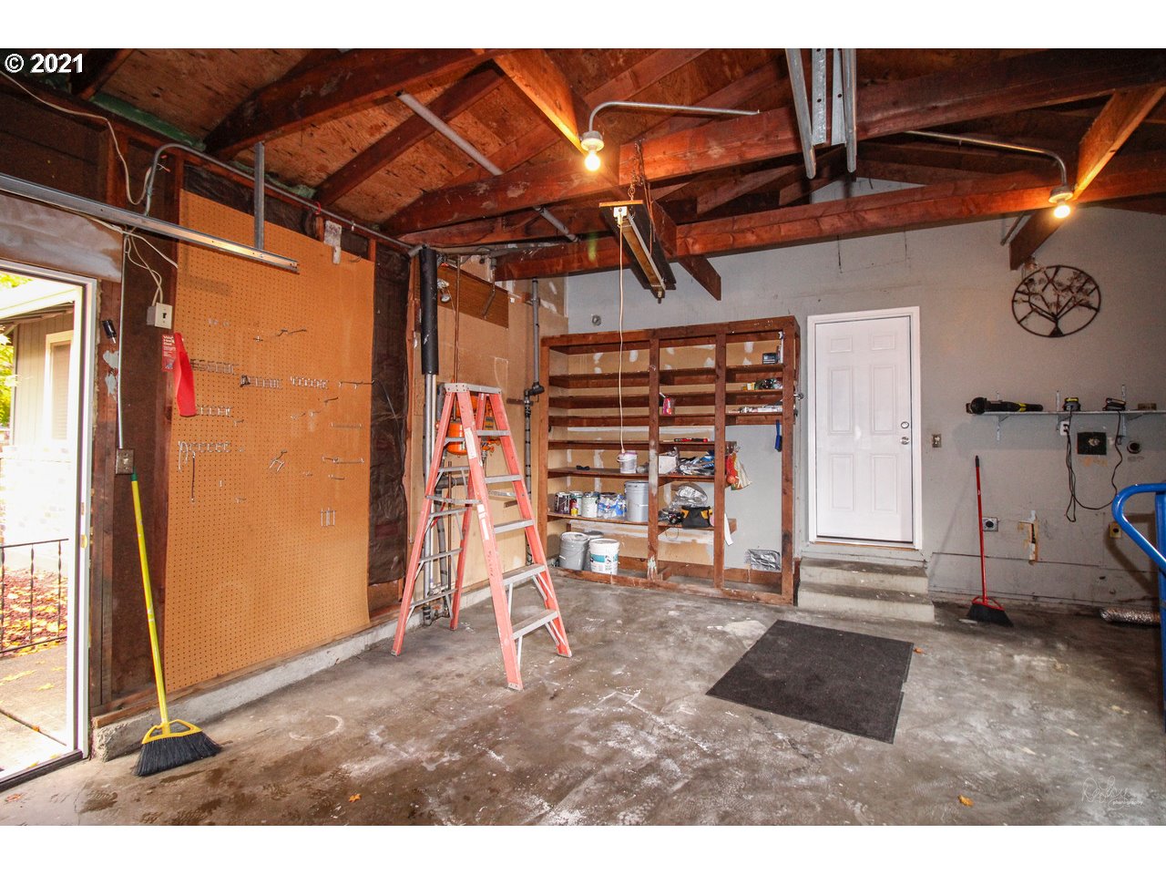 5131 Southwest Freeman Court Portland, OR 97219 - Photo 31 of 32 Gallery Image 31