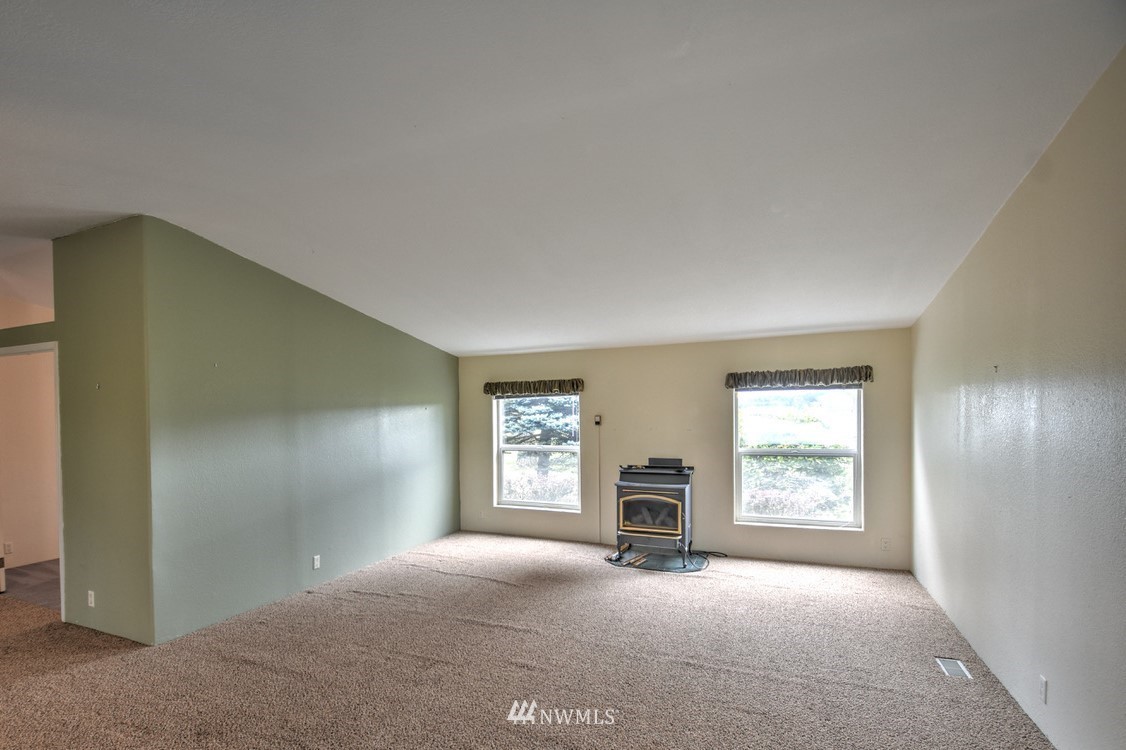 4720 180th Way Southwest Rochester, WA 98579 - Photo 8 of 40 Gallery Image 8
