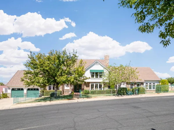 $900,000 | 1690 South Pt Drive, St. George, UT 84790