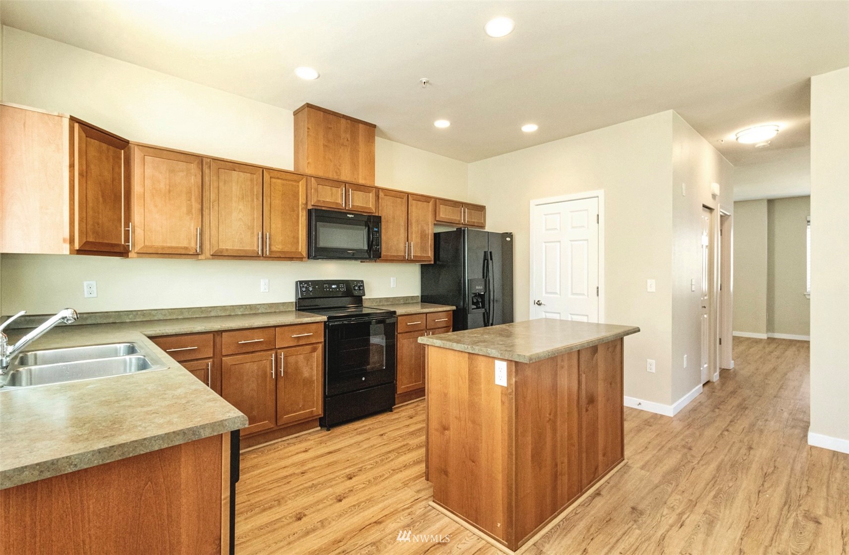 1900 Weaver Road, Unit L101 Snohomish, WA 98290 - Photo 12 of 35 Gallery Image 12