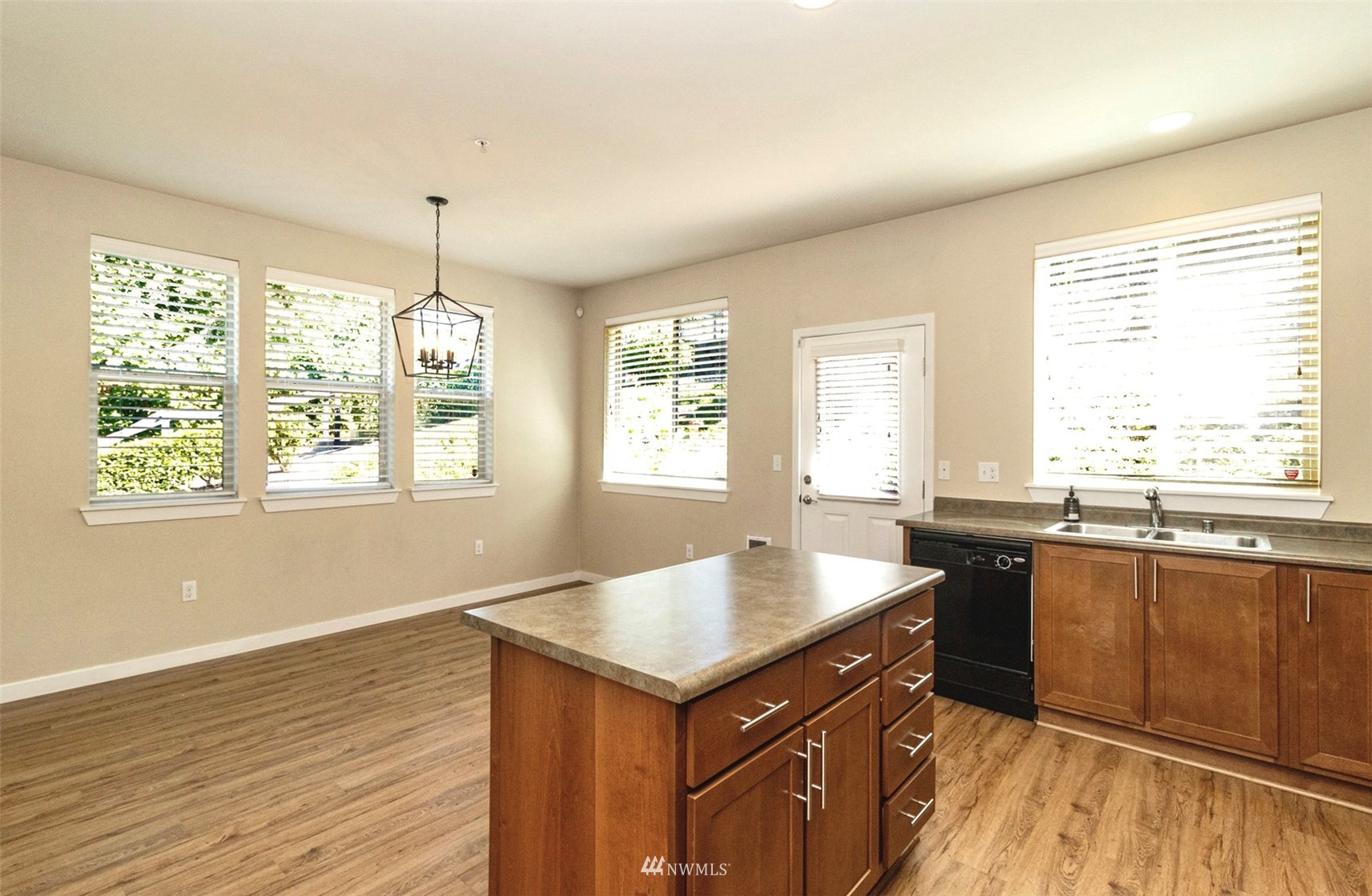 1900 Weaver Road, Unit L101 Snohomish, WA 98290 - Photo 13 of 35 Gallery Image 13
