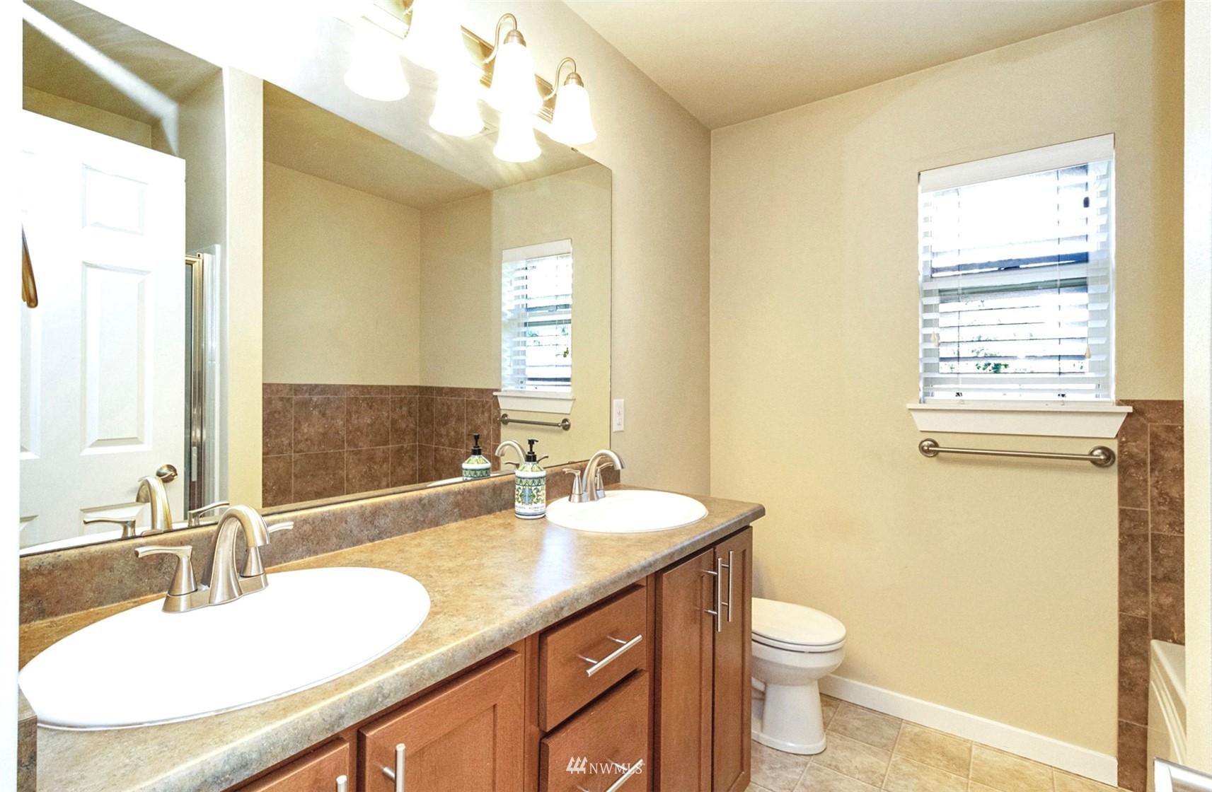 1900 Weaver Road, Unit L101 Snohomish, WA 98290 - Photo 15 of 35 Gallery Image 15