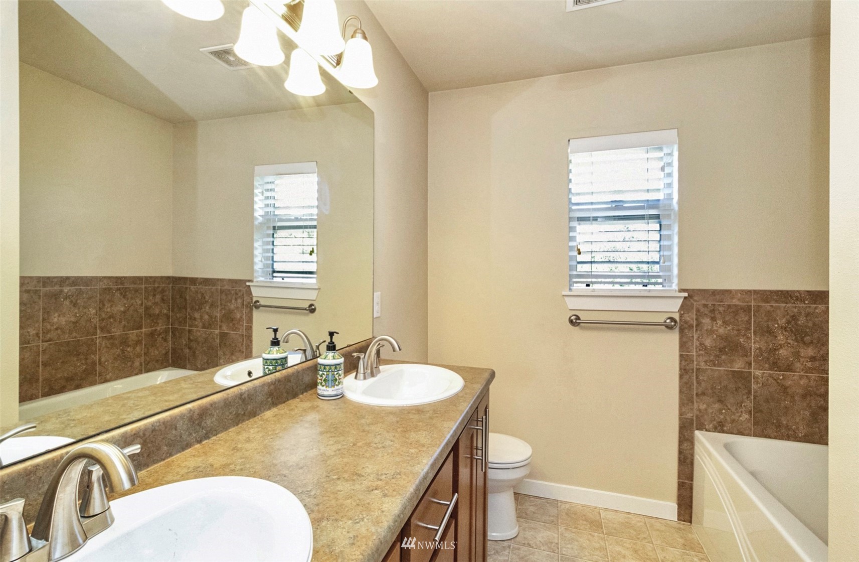 1900 Weaver Road, Unit L101 Snohomish, WA 98290 - Photo 27 of 35 Gallery Image 27