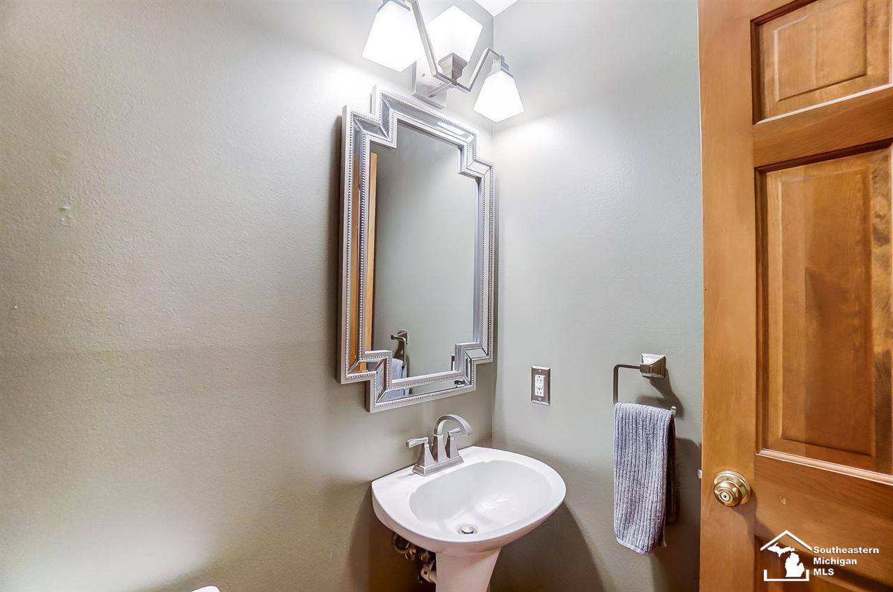 6792 Rutland Road Temperance, MI 48182 - Photo 25 of 49 50050717-24.JPG
