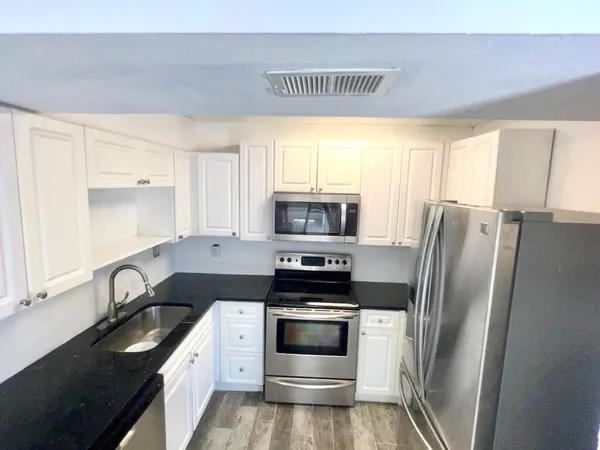 $3,200 | 8104 Severn Drive, Unit B, Boca Raton, FL 33433