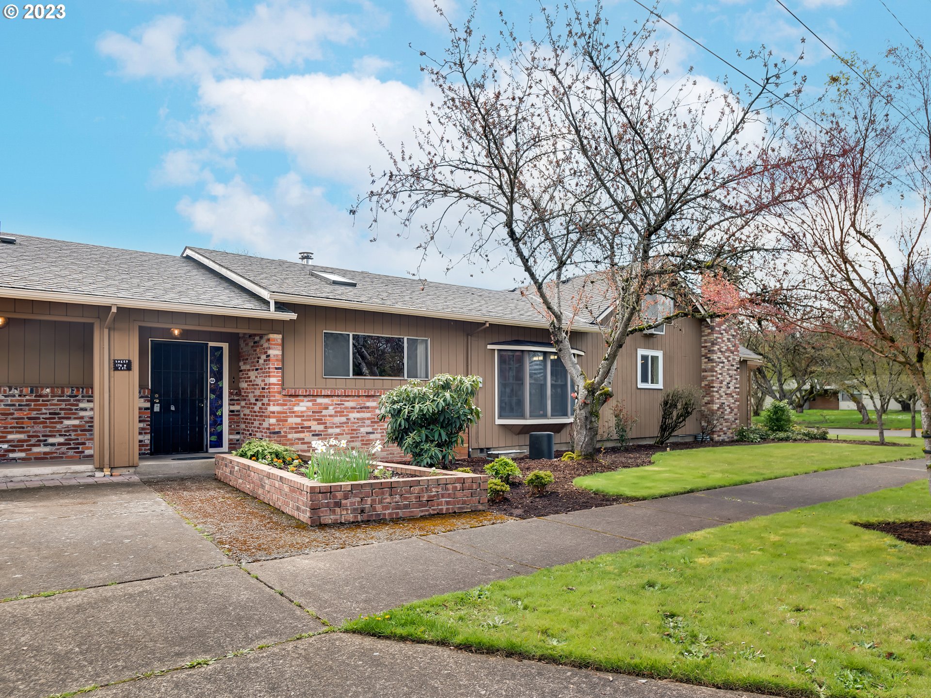 176 West C Street Springfield, OR 97477 - Photo 3 of 42 a front view of house with yard and green space