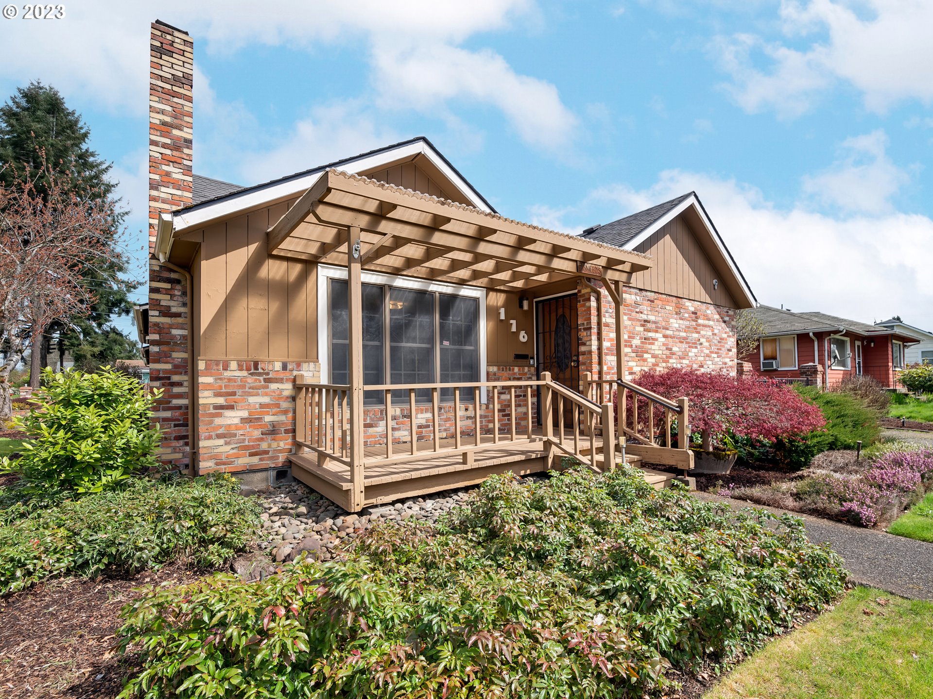 176 West C Street Springfield, OR 97477 - Photo 5 of 42 a front view of a house with a garden