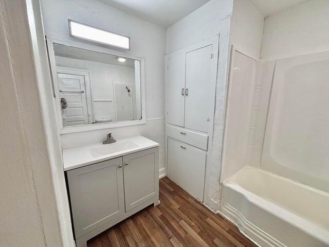 420 West Lynn Street Slaton, TX 79364 - Photo 20 of 25 a bathroom with a tub sink shower and mirror