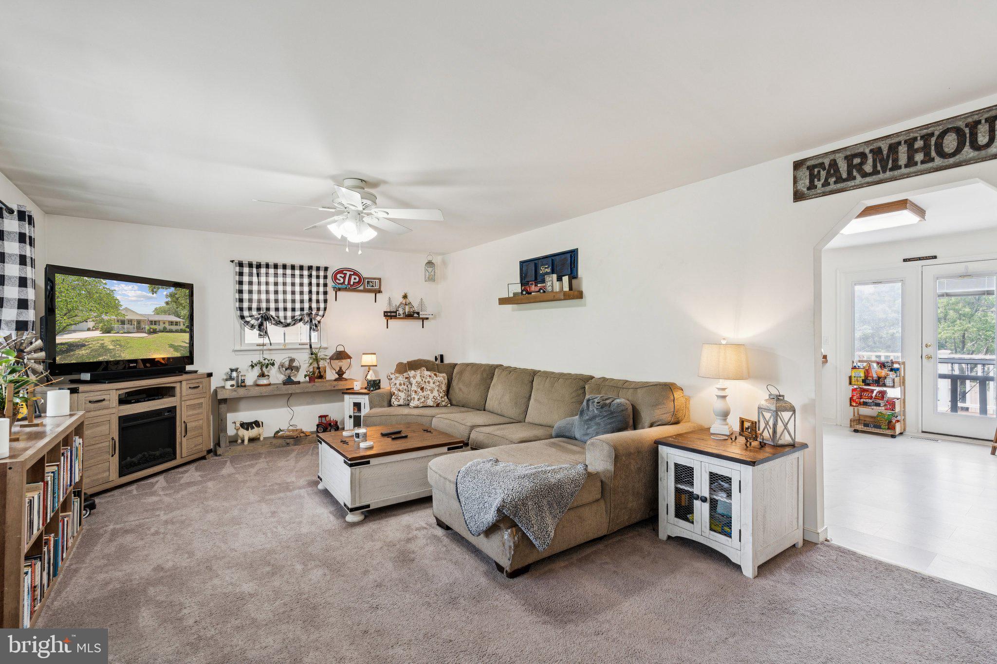 1039 Mountain View Road Fredericksburg, VA 22406 - Photo 7 of 49 Spacious light-filled living room!