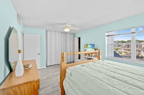 $425,000 | 2212 Northeast 7th Street, Hallandale Beach, FL 33009
