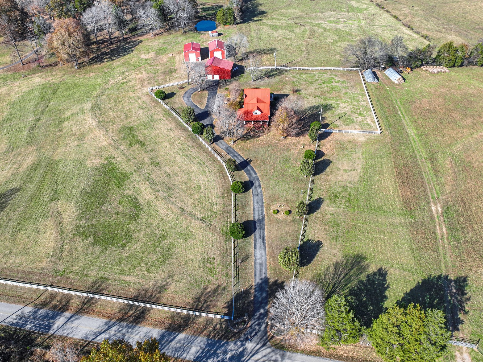 275 Swift Lane Cunningham, TN 37052 - Photo 2 of 67 a bathroom with a shower