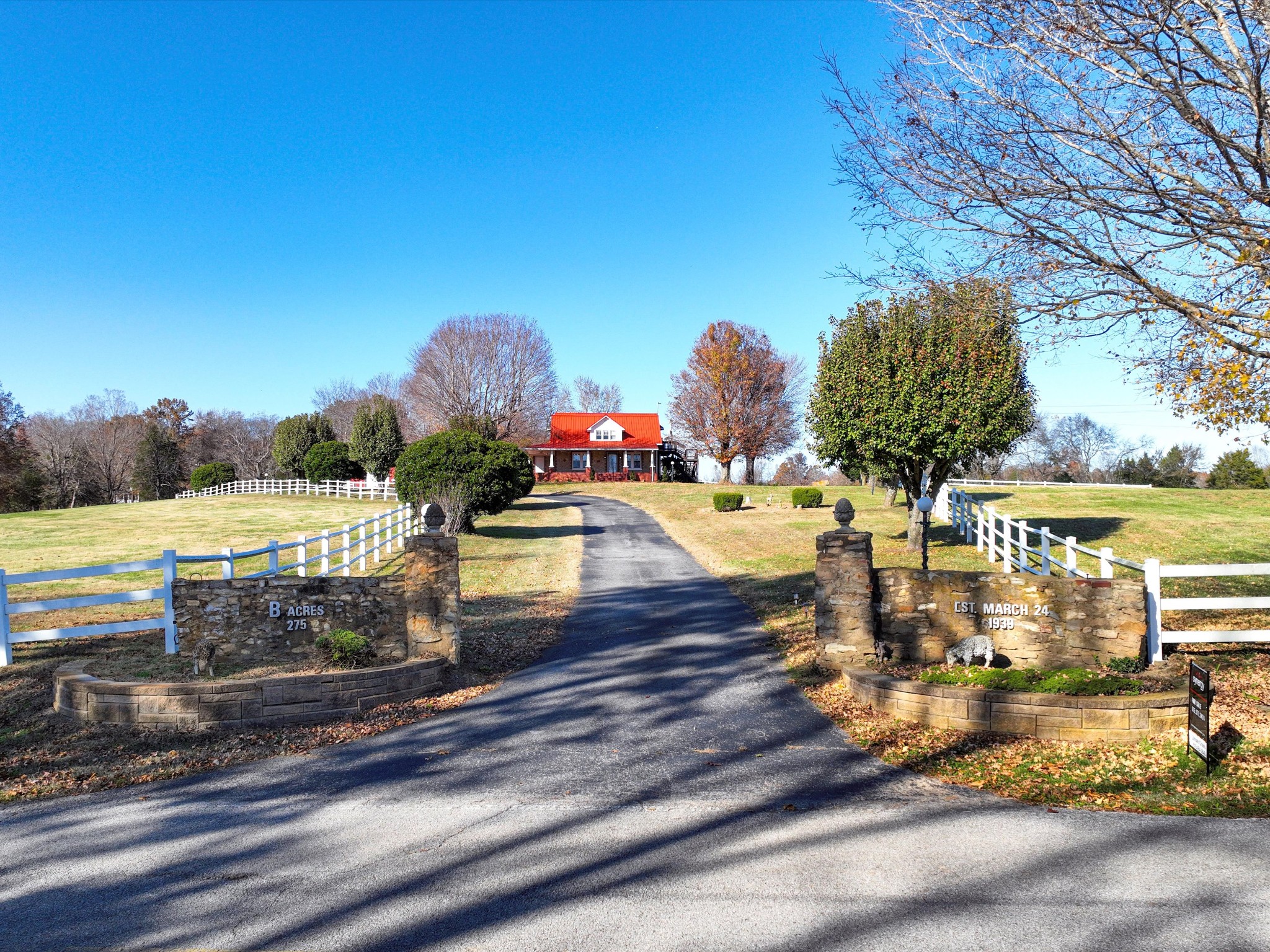 275 Swift Lane Cunningham, TN 37052 - Photo 4 of 67 a view of a swimming pool with a yard